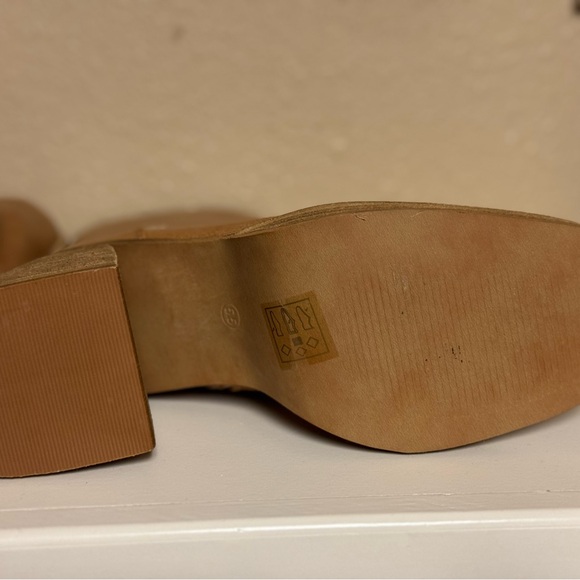 Casual booties size 5 1/2 - Picture 5 of 7